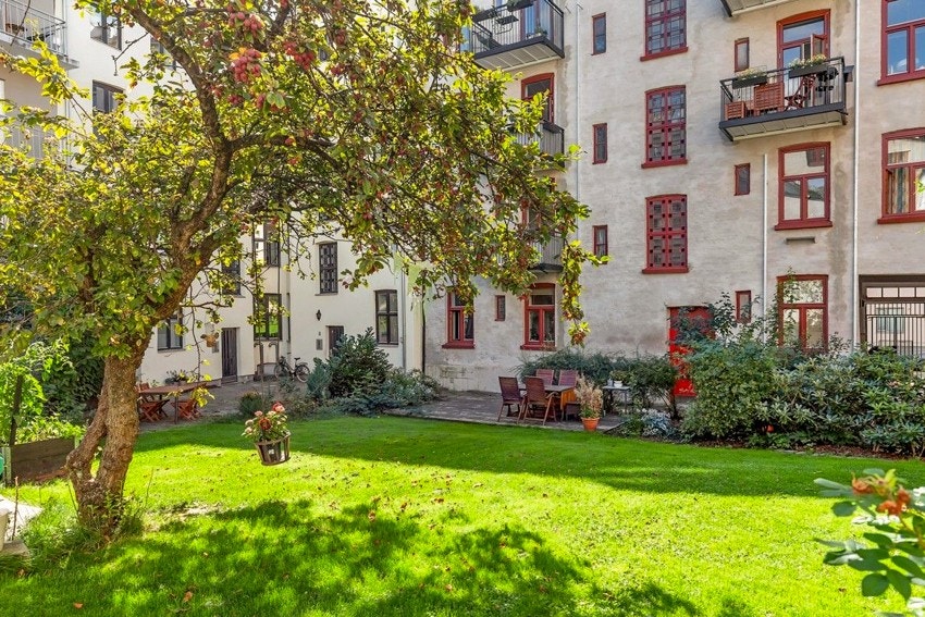 Borettslaget har en koselig bakgård som er mulig å utnytte på fine sommerdager. Galleribilde