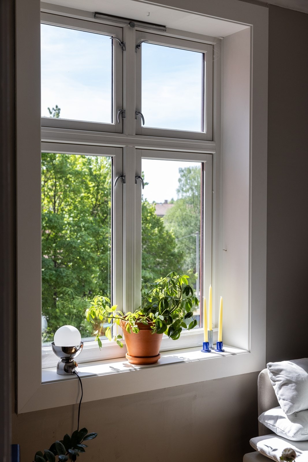 - Store vindusflater som gir rikelig med luft og lys - Galleribilde