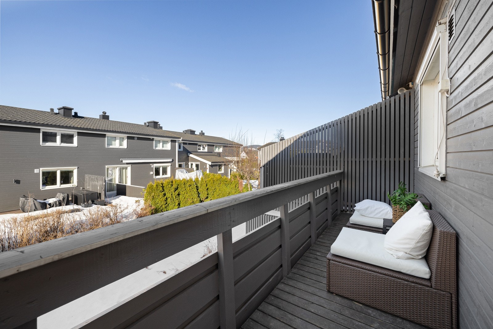 Meget ettertraktet internbeliggenhet med sol hele dagen! Galleribilde