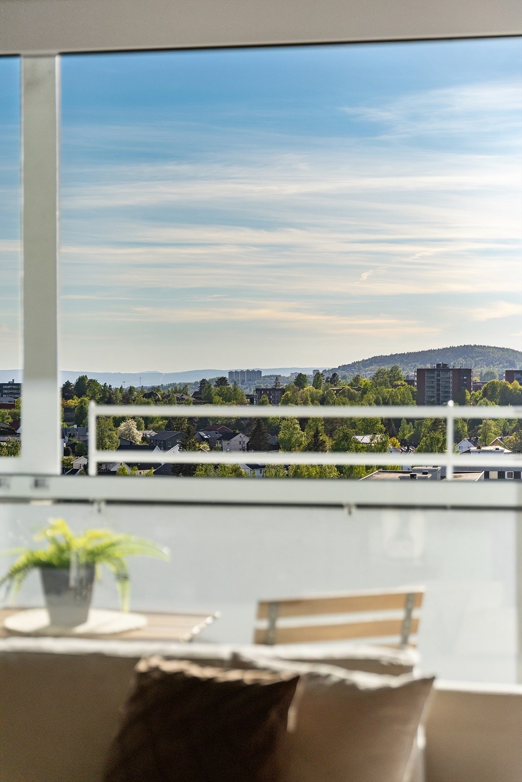 Balkongen vil fungere som et ekstra oppholdsrom, og er noe du garantert vil sette pris på i hverdagen. Galleribilde