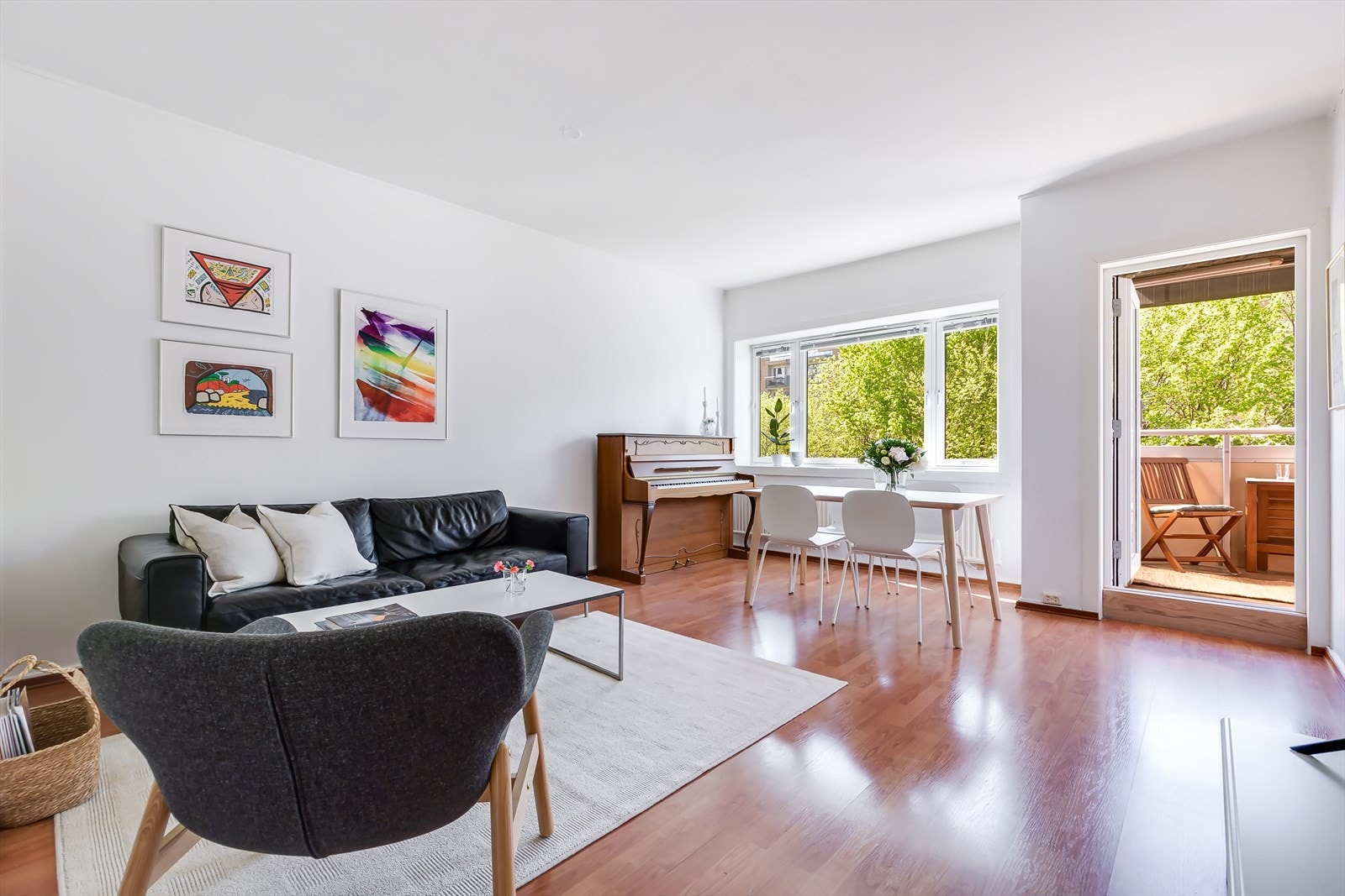 En fantastisk lys og romslig 4-roms hjørneleilighet beliggende i et stille, rolig og frodig boområde rett ved Akerselva Galleribilde