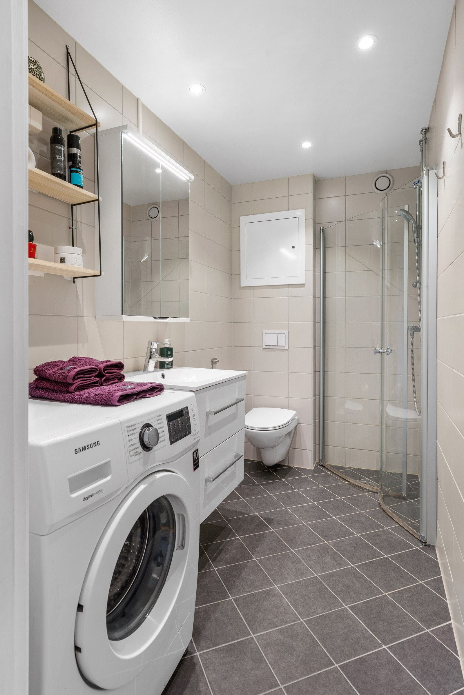 Badet ble rehabilitert i regi av borettslaget i perioden 2017/2018 og fremstår pent og moderne. Galleribilde