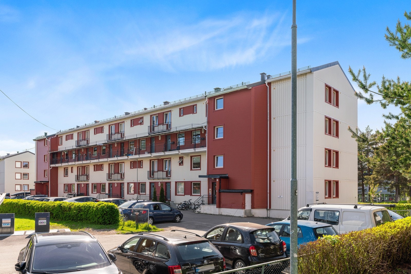 Kombinasjonen av god infrastruktur i nærområdet, og nærhet til både byen og tur- og rekreasjonsområder gjør dette området til et spesielt godt bomiljø for folk i alle aldre. Galleribilde