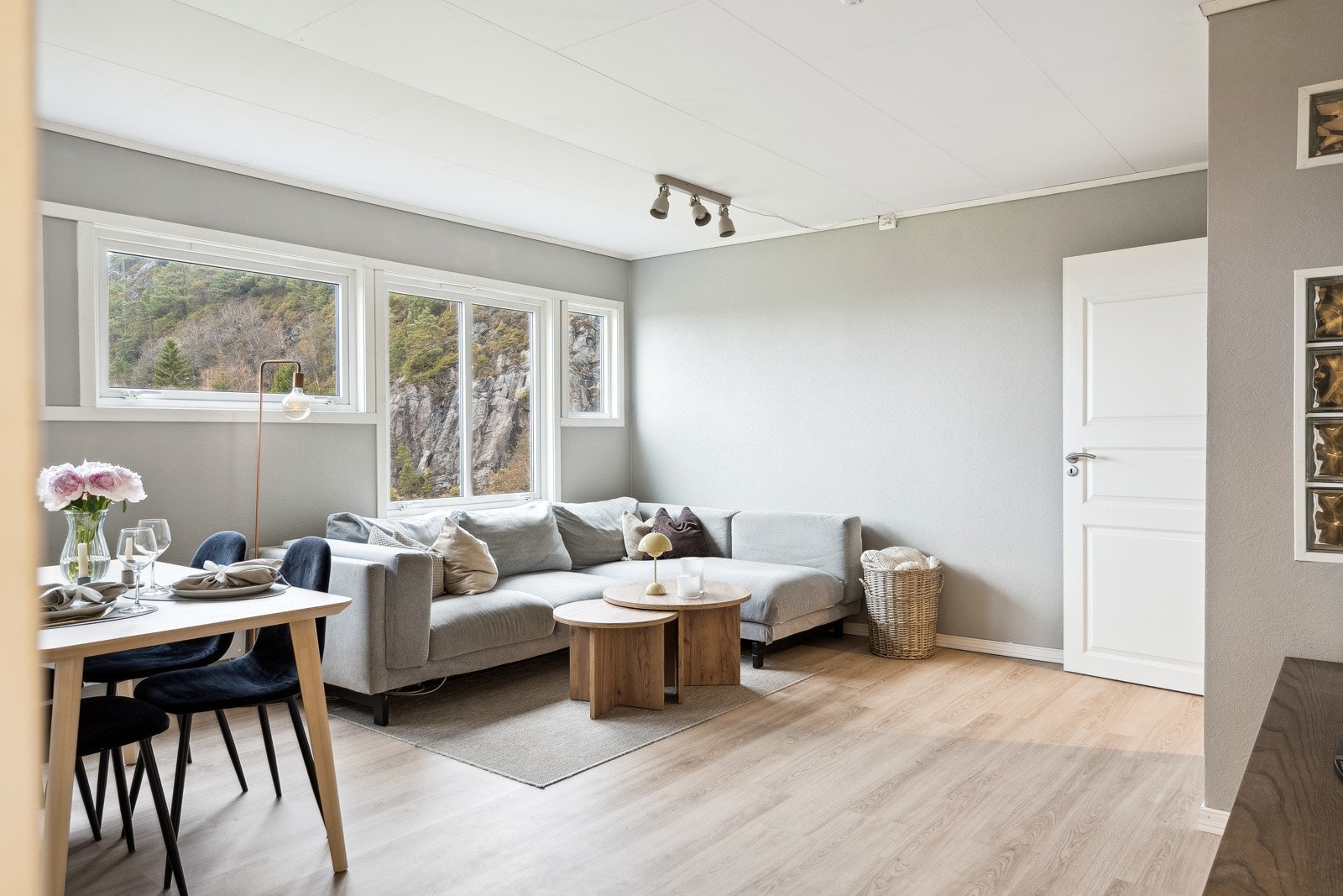 Pene overflater og laminatgulv fra 2023. Balansert ventilasjon fra 2023. Galleribilde