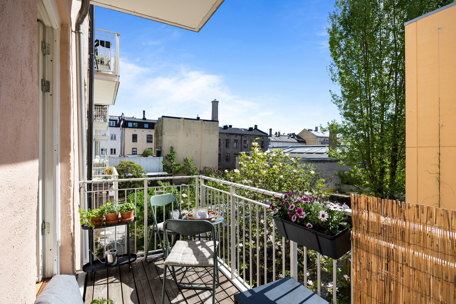 Velkommen til en oase på Løkka! Helgesens gate 7 er presentert av Karoline Selvåg v/PrivatMegleren. Galleribilde