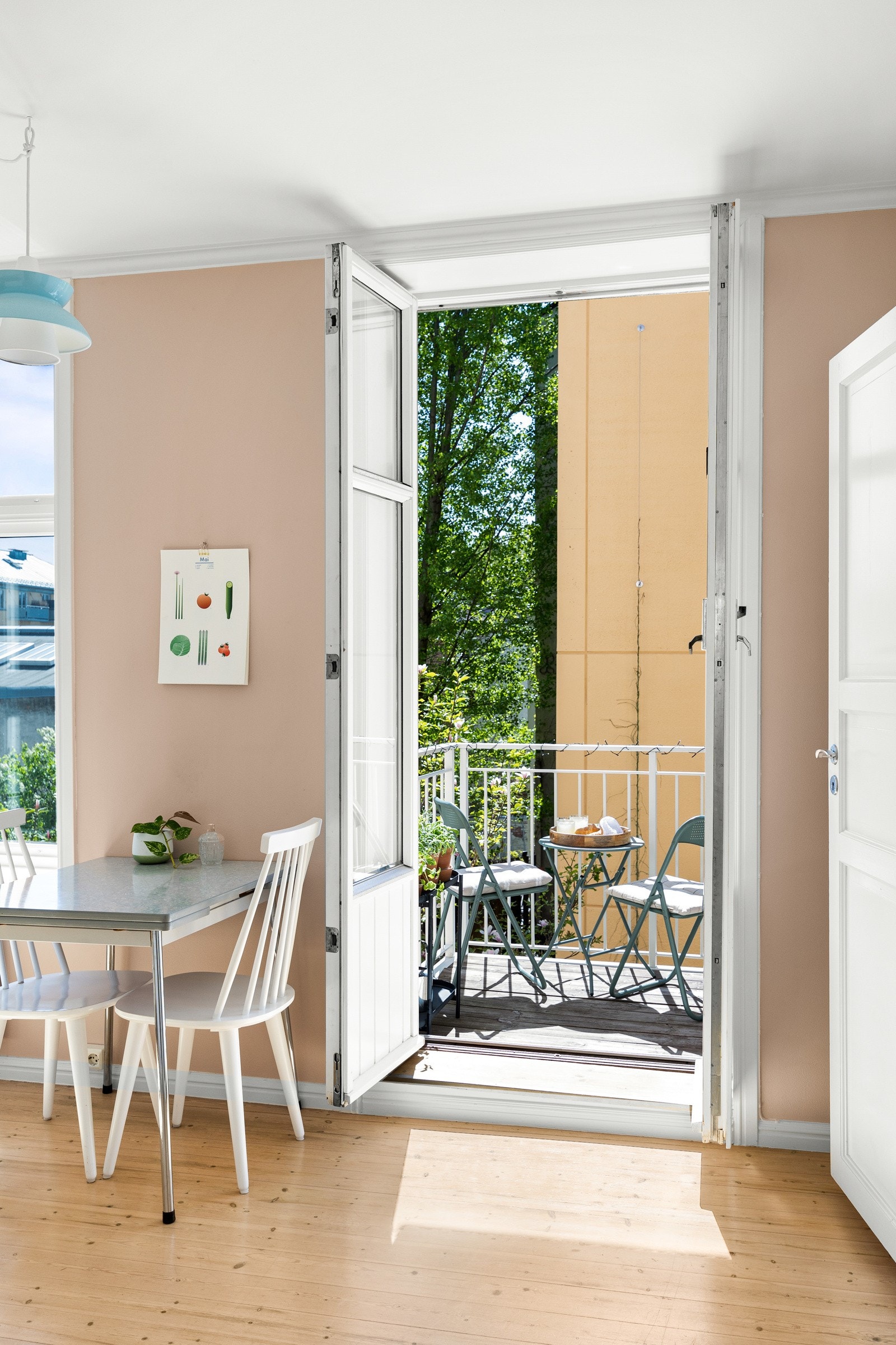 Leiligheten slipper inn et nydelig gjennomgående lys. Galleribilde