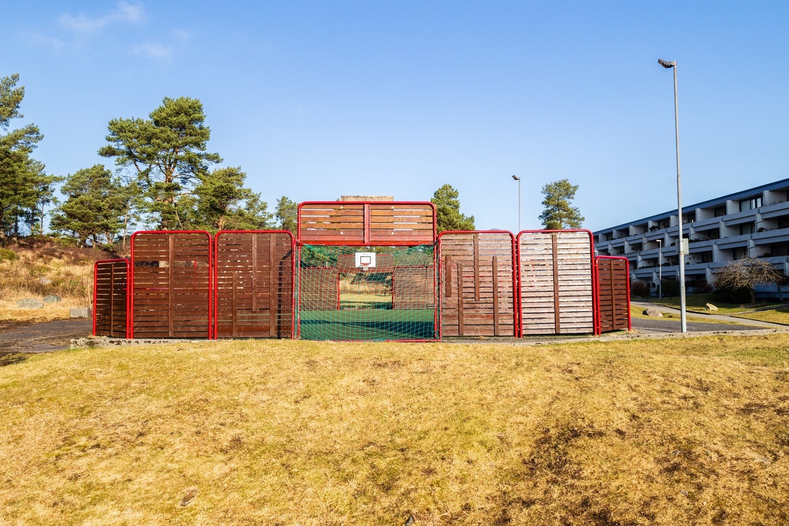 Fotballbinge i nærområdet. Galleribilde