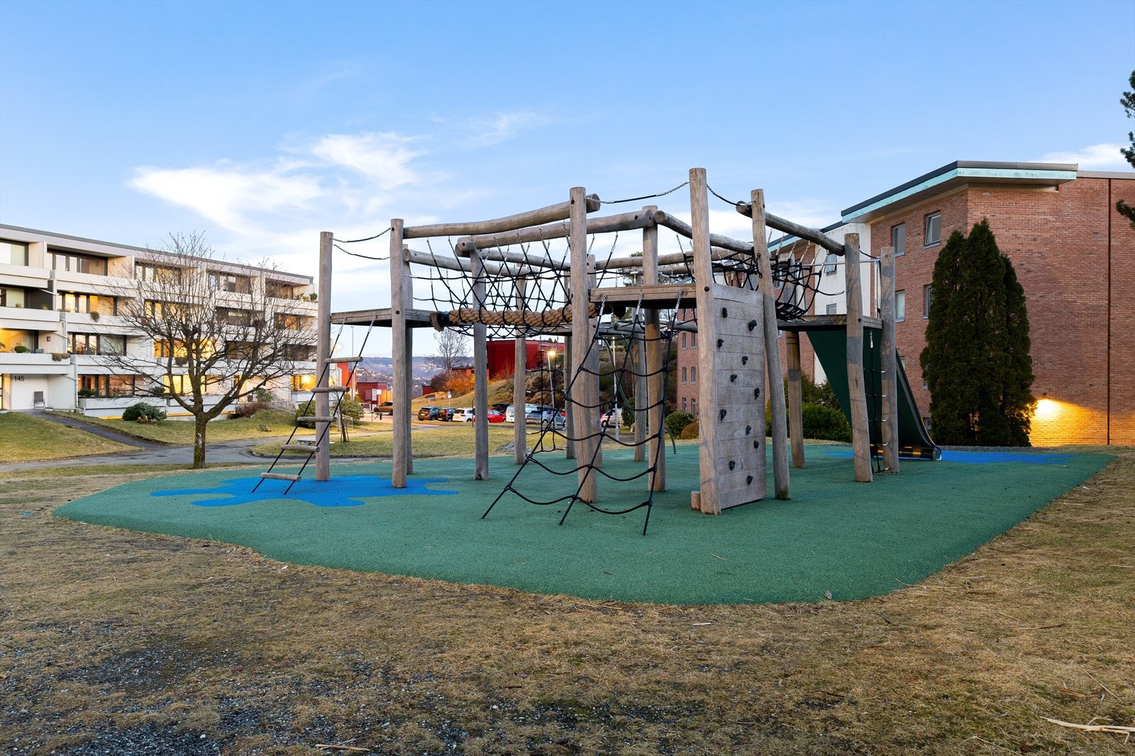 Lekeplass i nærområdet. Galleribilde