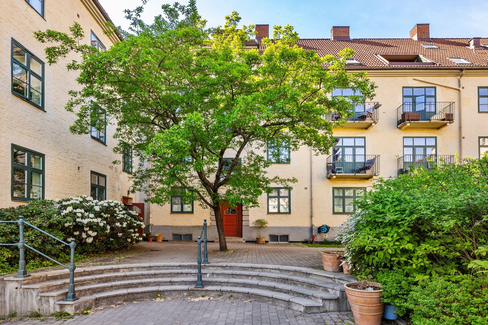 Borettslaget har en egen hagegruppe som ivaretar den flotte bakgården. Galleribilde