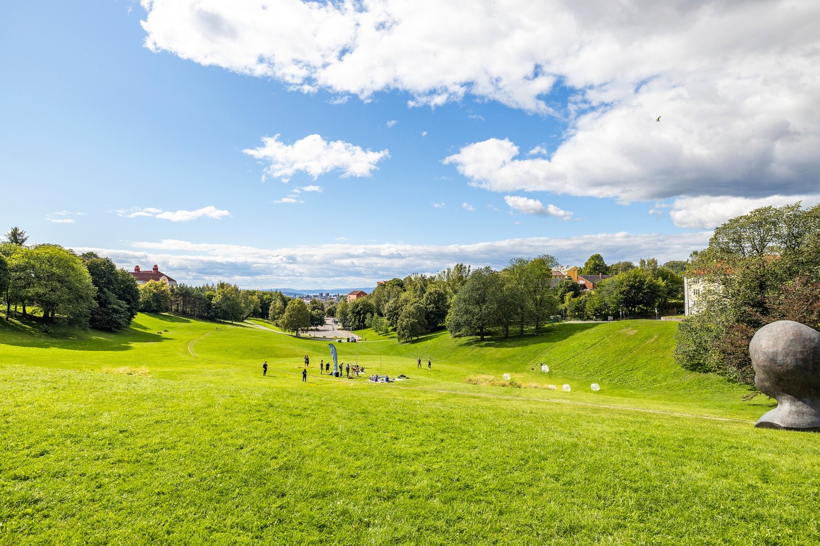 Kort vei til Torshovdalen som er et kjempefint sted å sole seg eller trene i hverdagen. Galleribilde