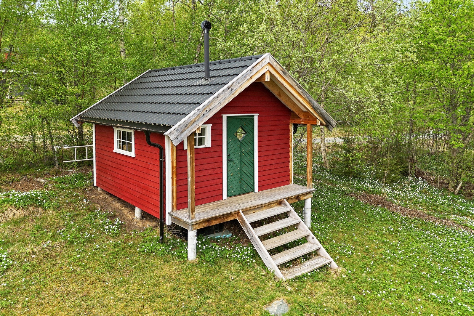 Like utenfor har du et "anneks"/ uthus på 13 kvm Galleribilde