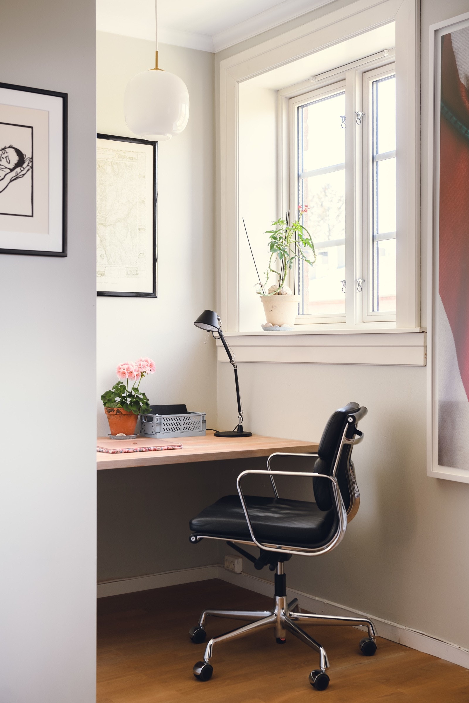 Som en praktisk detalj, så er det bygd inn en krok til hjemmekontor. Galleribilde