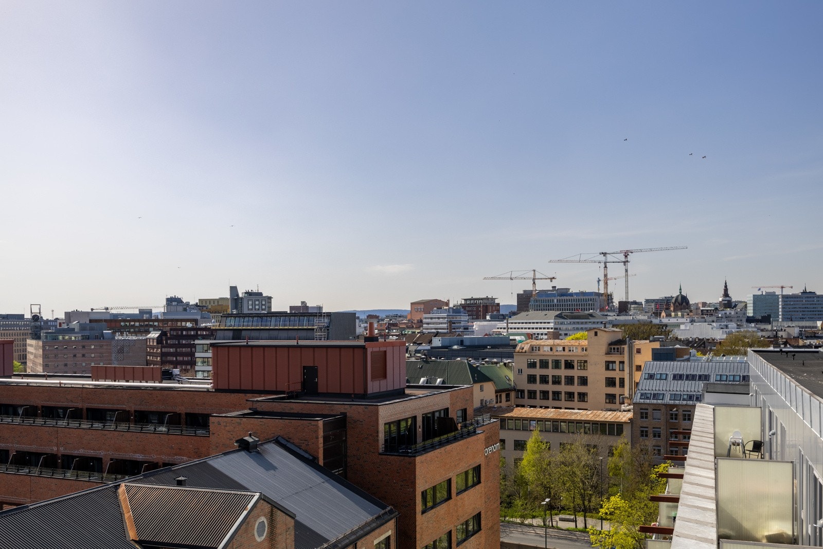 I bakgården er det felles lekeplass og sykkeskur. Galleribilde