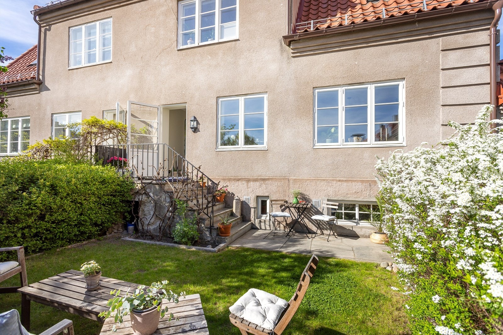 En helt vakker og påkostet endeleilighet i idylliske og barnevennlige omgivelser i Ullevål Hageby. Galleribilde