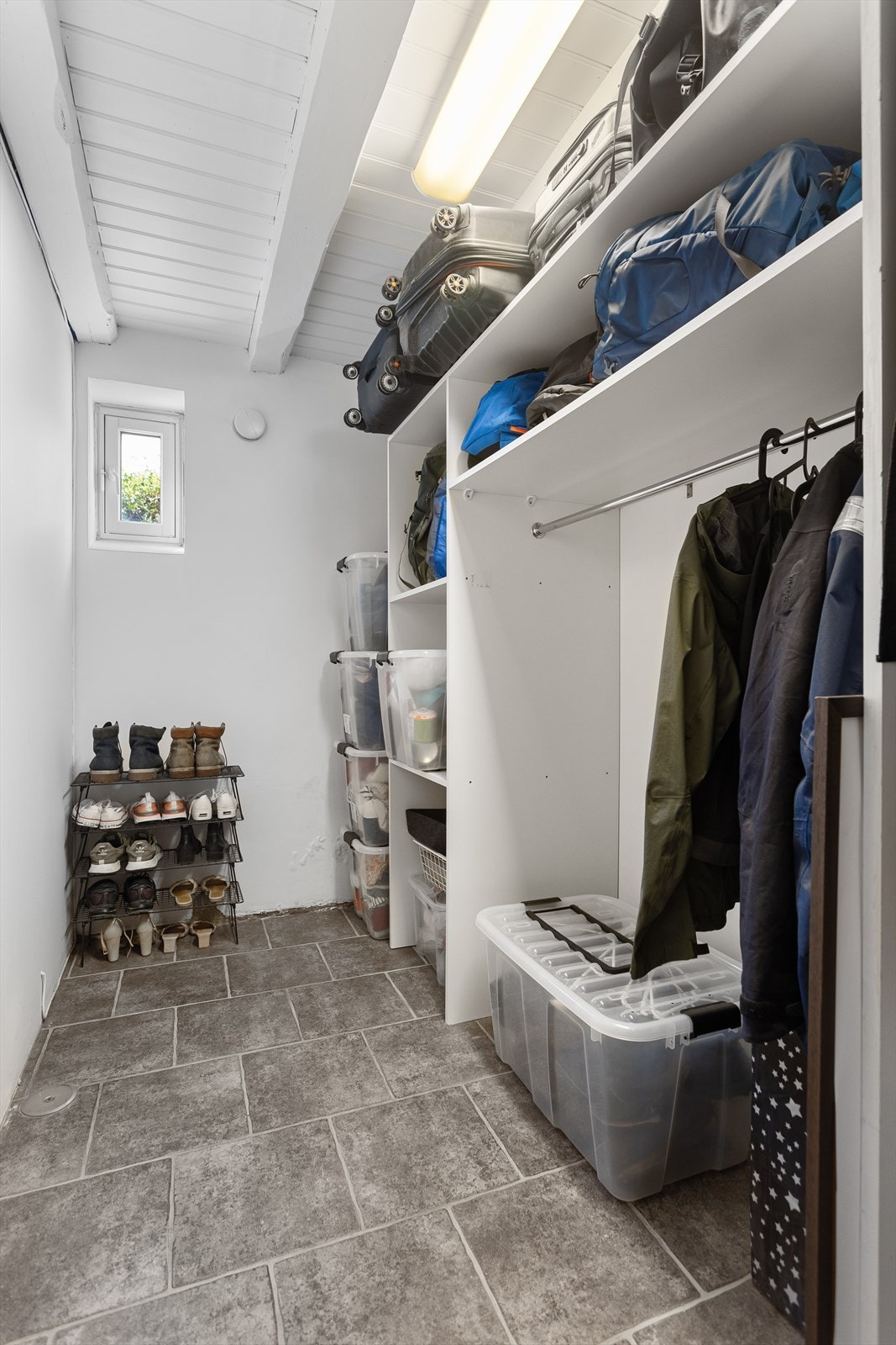 Her er det god plass til oppbevaring av det man måtte ha behov for. Galleribilde