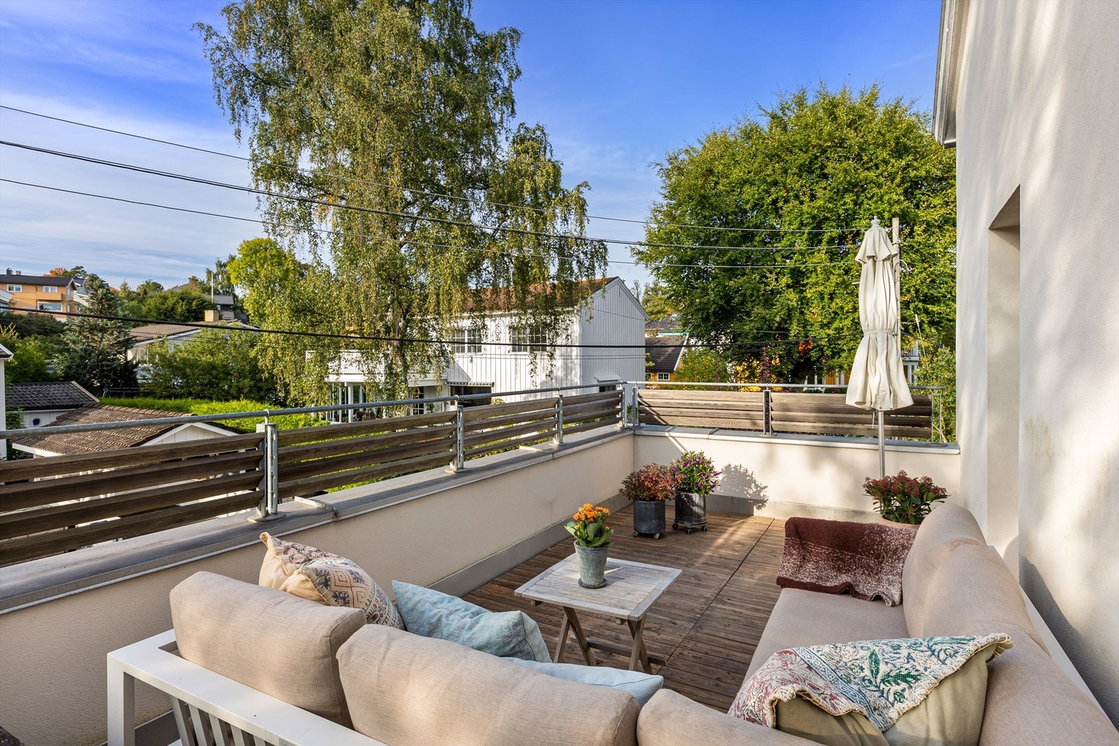 Veranda på 12 kvm med god plass til sittegrupper. Galleribilde