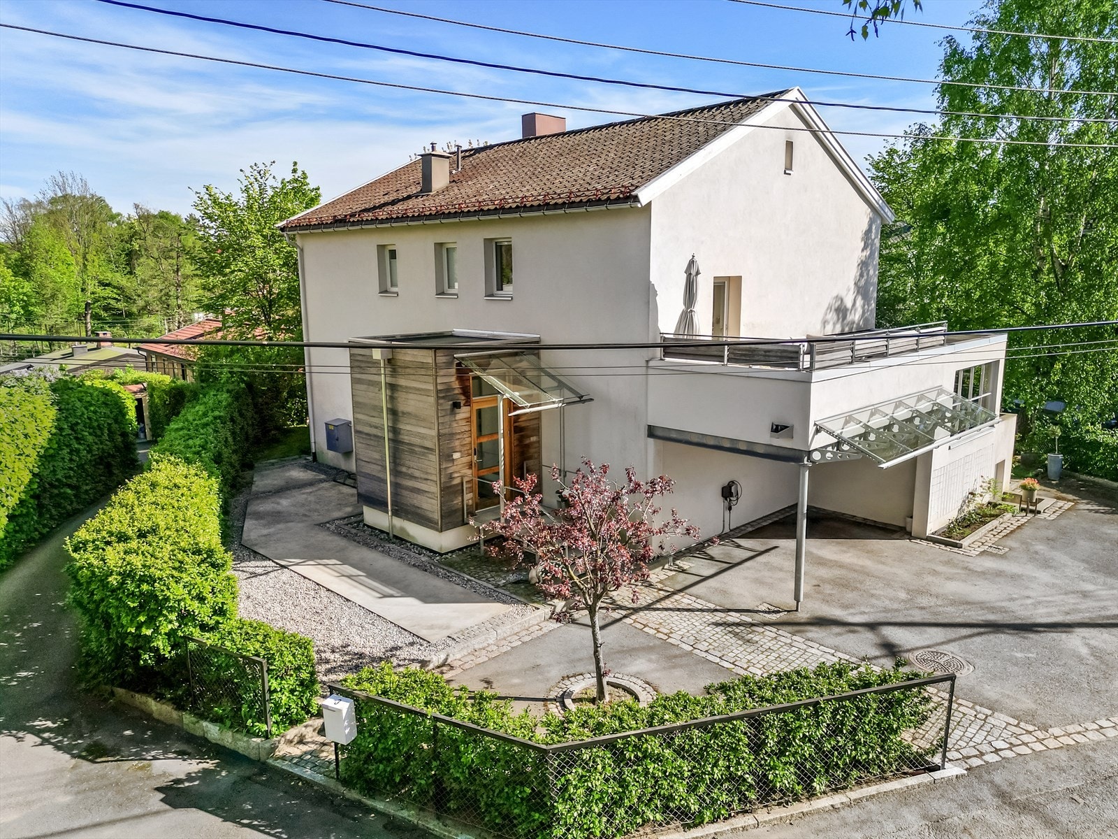 Pent opparbeidet gårdsplass. Galleribilde