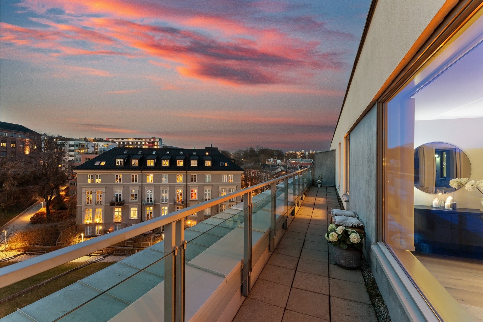 Her kan man nyte godværsdagene og fantastiske kveldshimler. Galleribilde