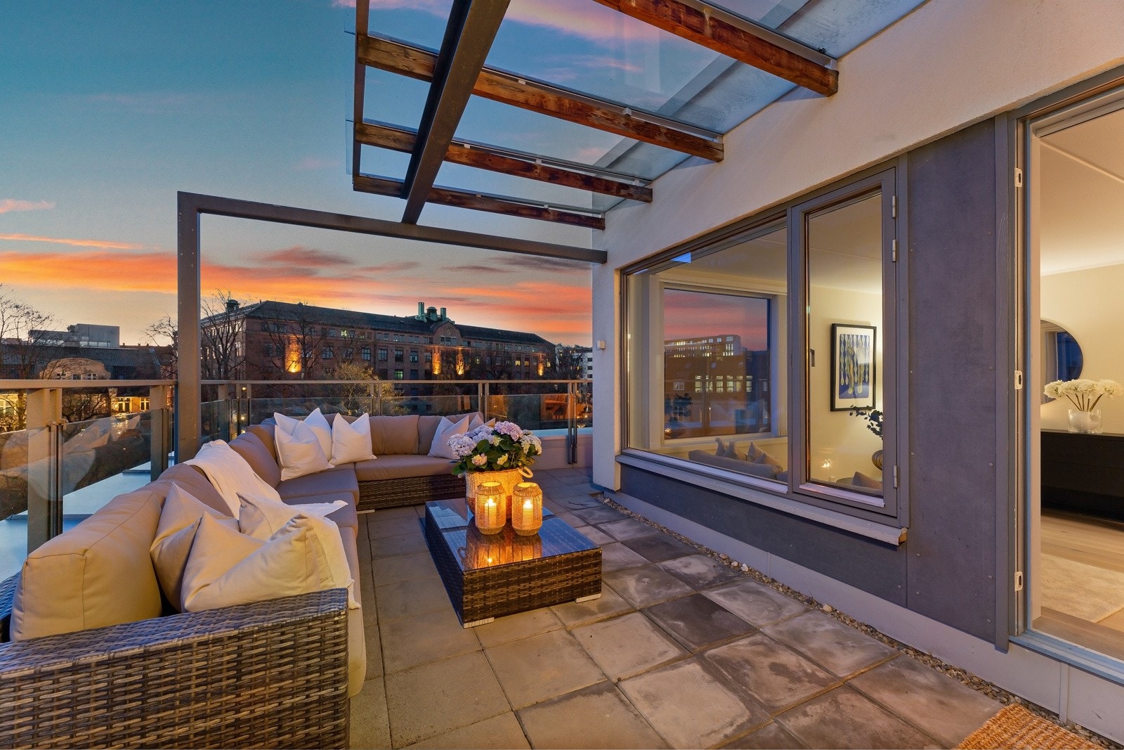 En unik 3-roms penthouseleilighet beliggende i 8. etasje med egen privat takterrasse på 34 kvm. Galleribilde