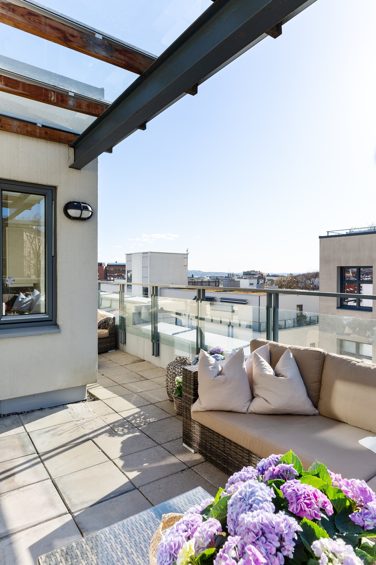 Det er egen bod på terrassen med strømuttak og godt med lagringsplass. Galleribilde