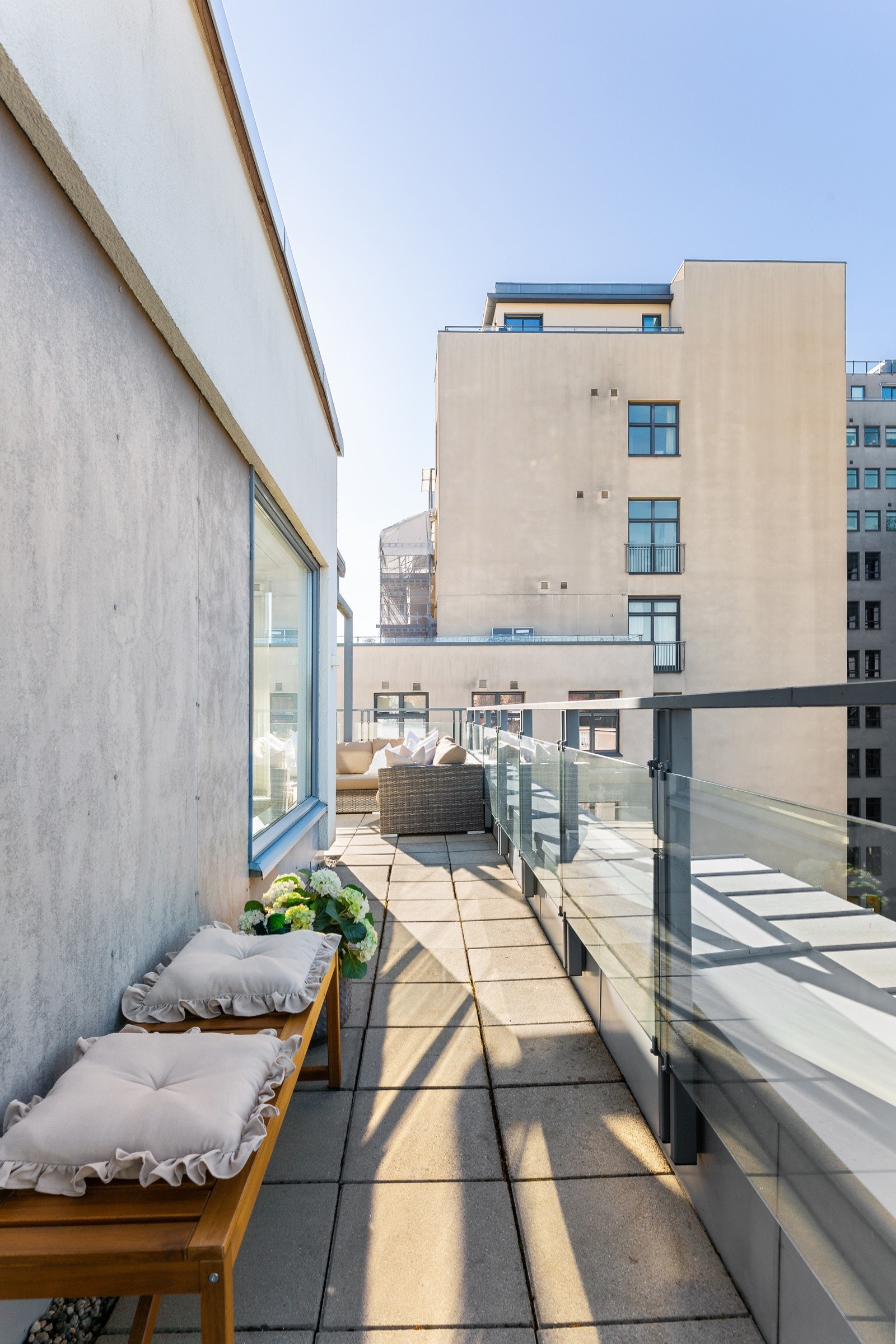 God plass til diverse sittegrupper/soner, putekasser og blomsterkasser etc. Galleribilde