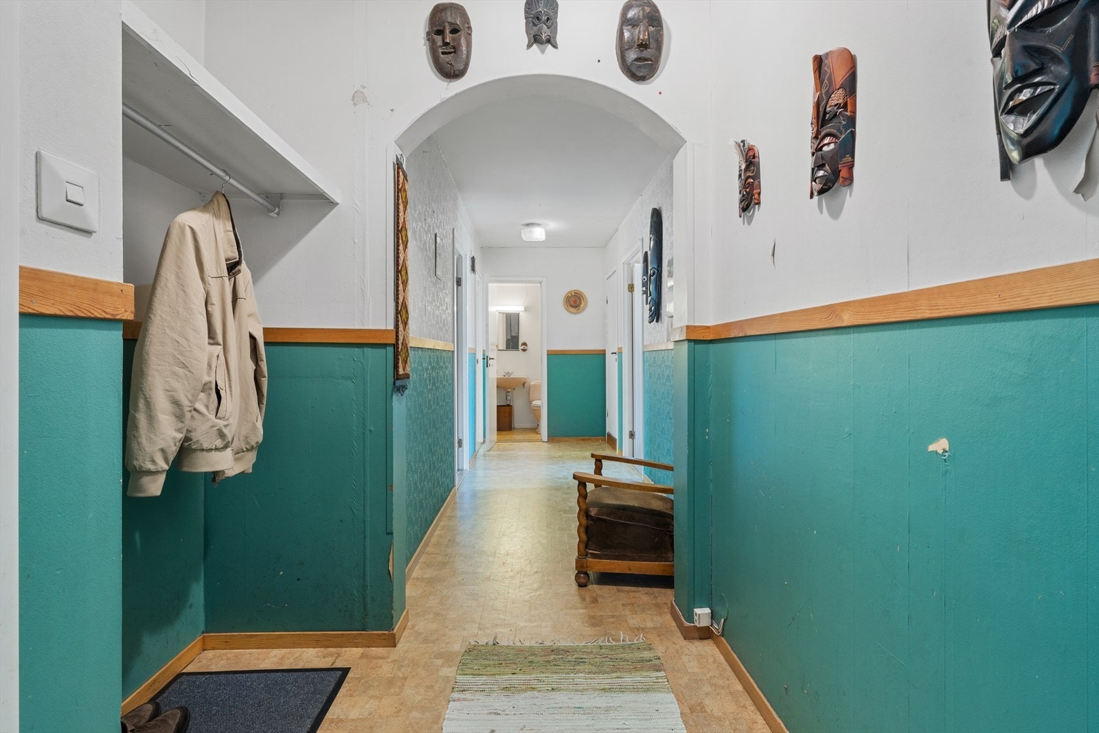 - Romslig entré på 4,6m² med gode oppbevaringsmuligheter - Galleribilde