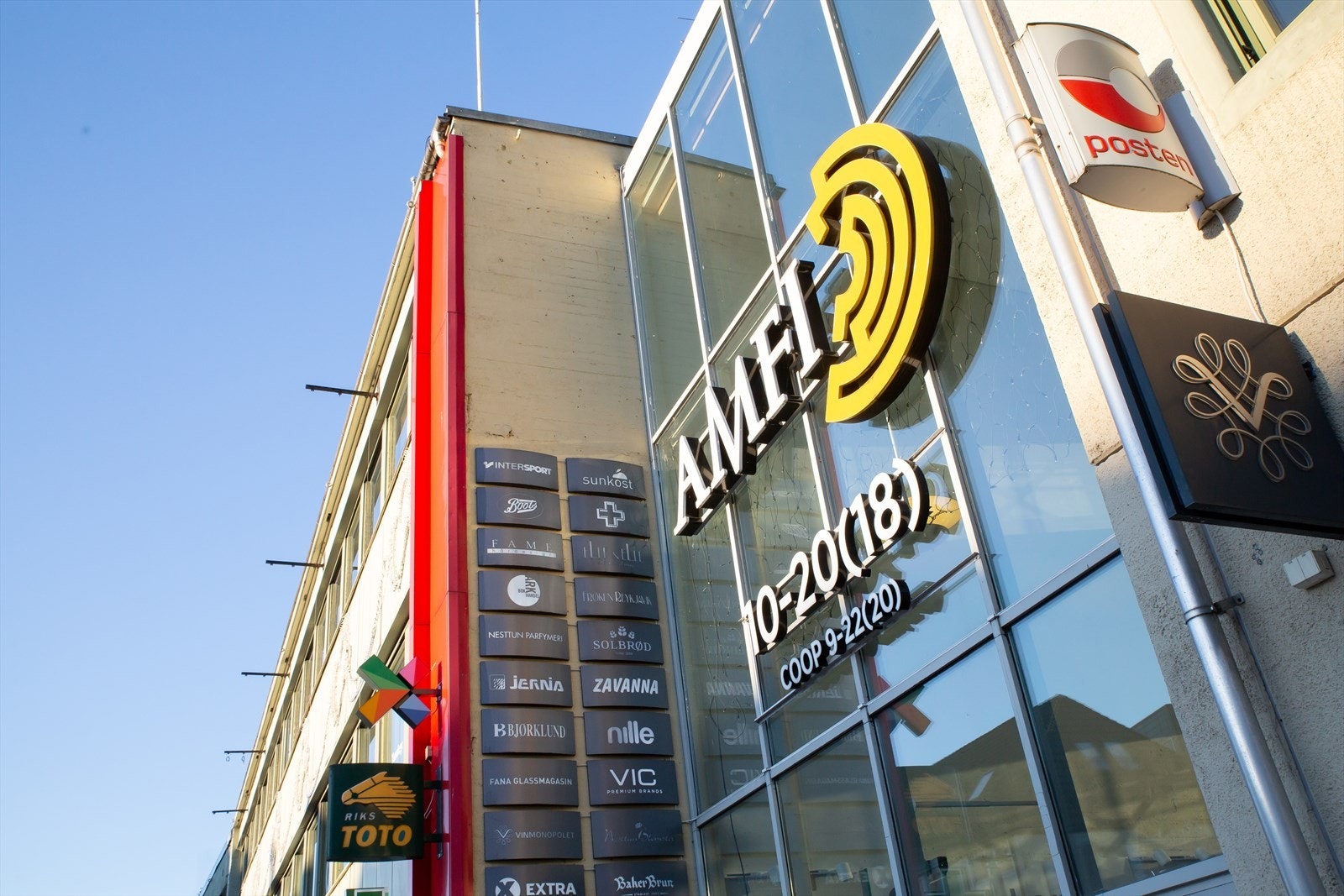 - På Nesttun senter finner du en rekke butikker, dagligvarehandel og vinmonopol - Galleribilde