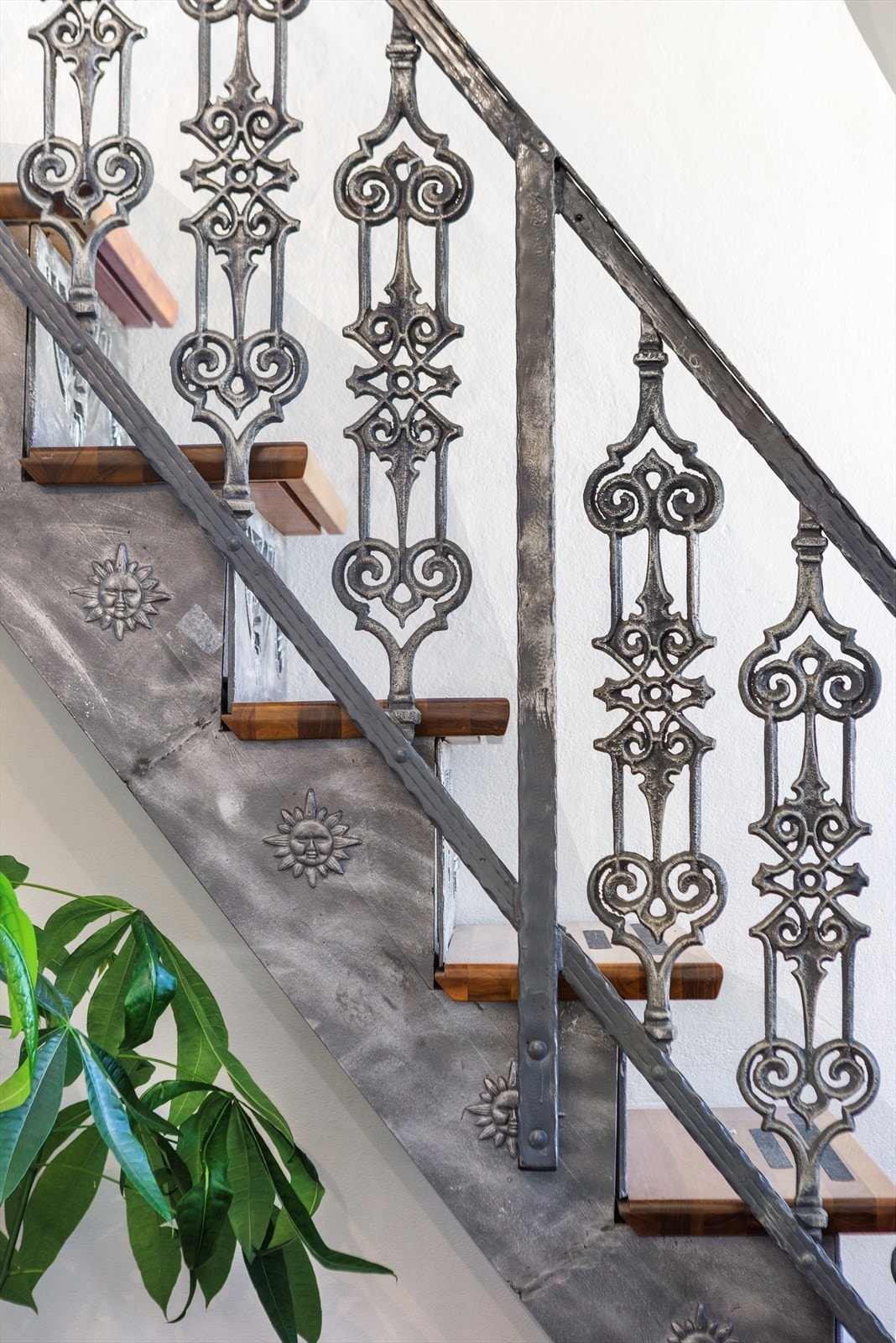 Detaljbilde av trappen til hemsen. Galleribilde