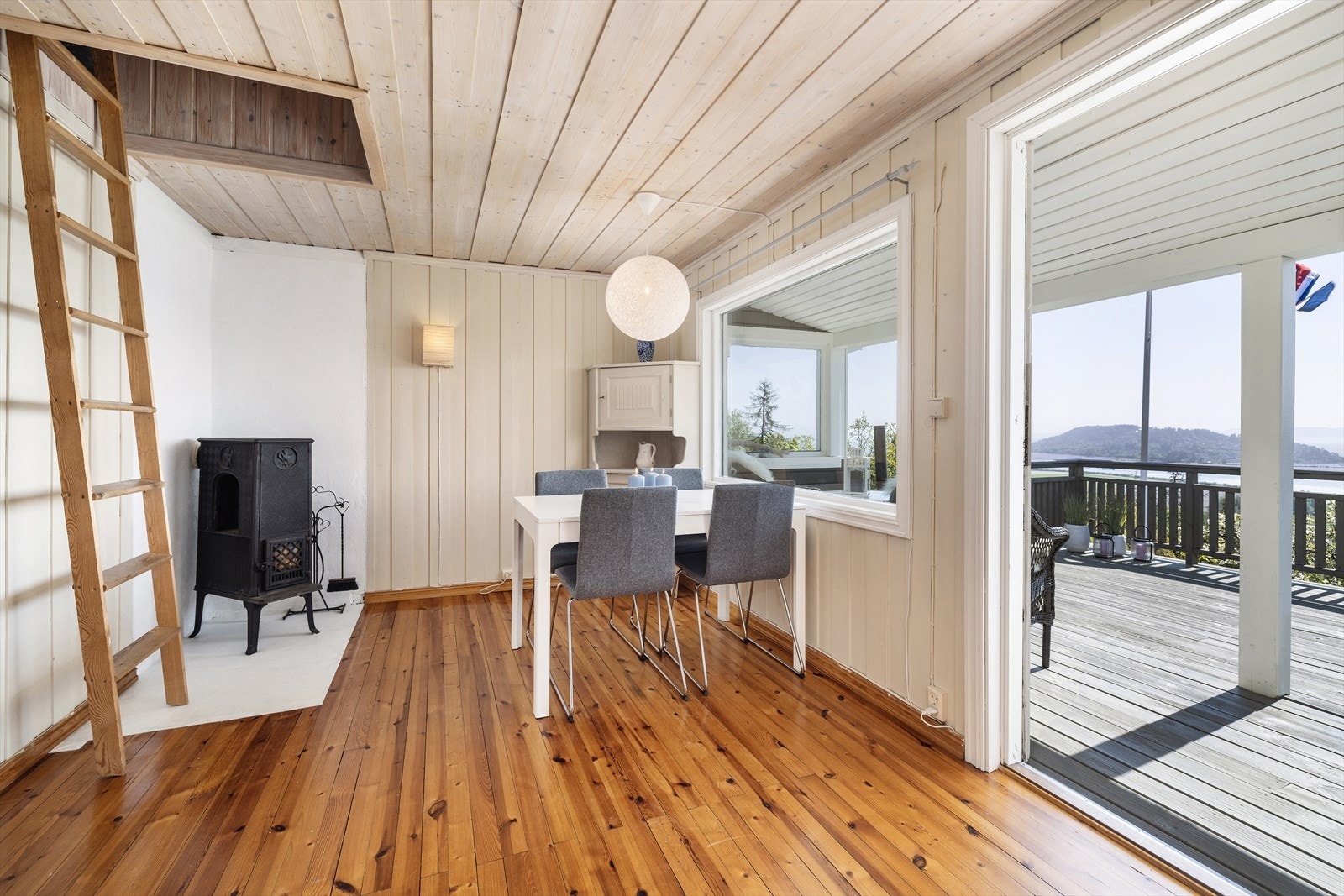 Fra spisestue er det stige opp til hems. Galleribilde