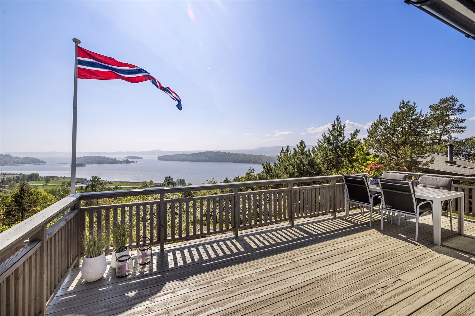 Med spektakulær utsikt og gode solforhold legges alt til rette for flotte sommerdager. Galleribilde