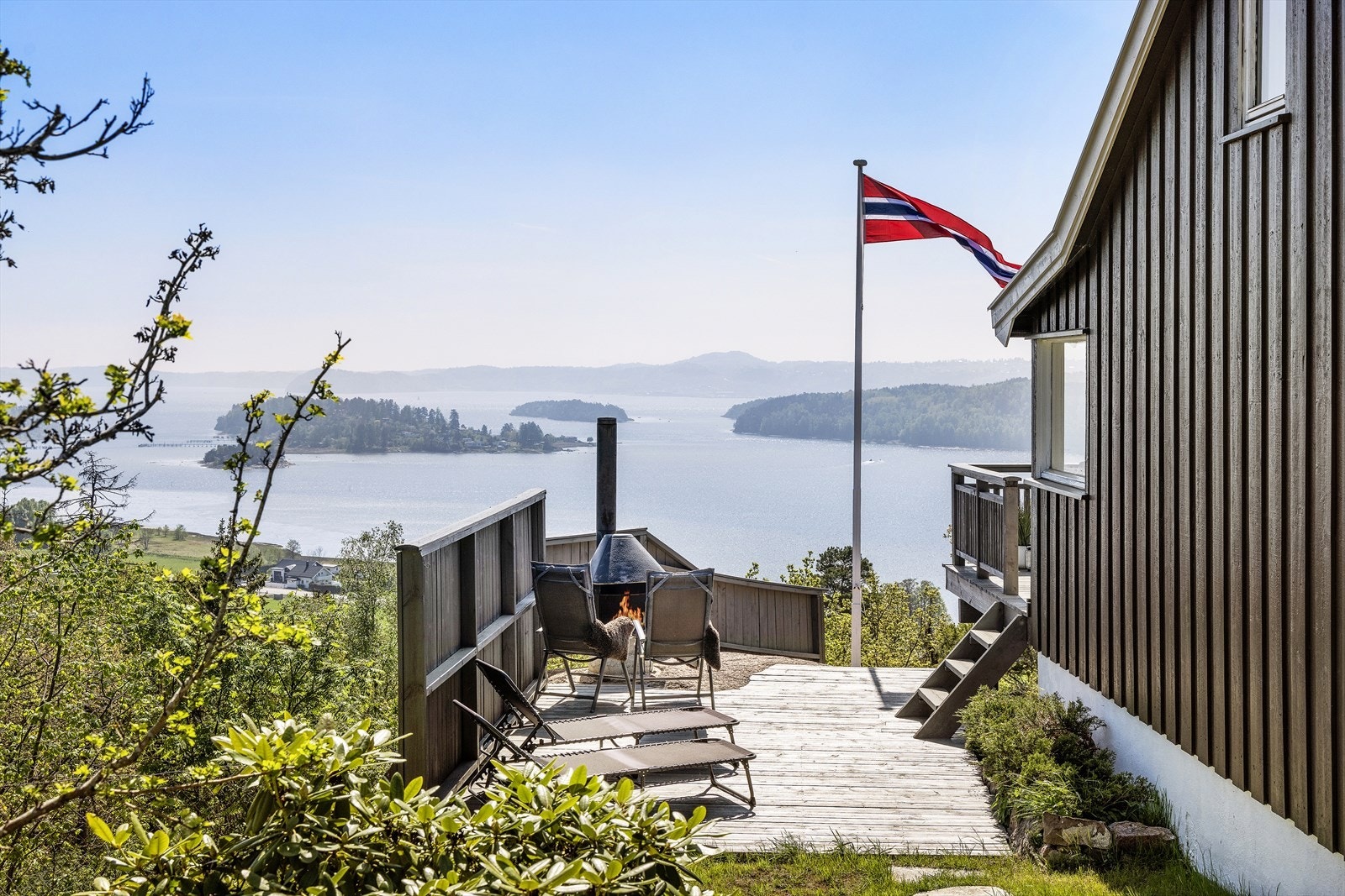 Hytta har flere koselig uteplasser. Galleribilde