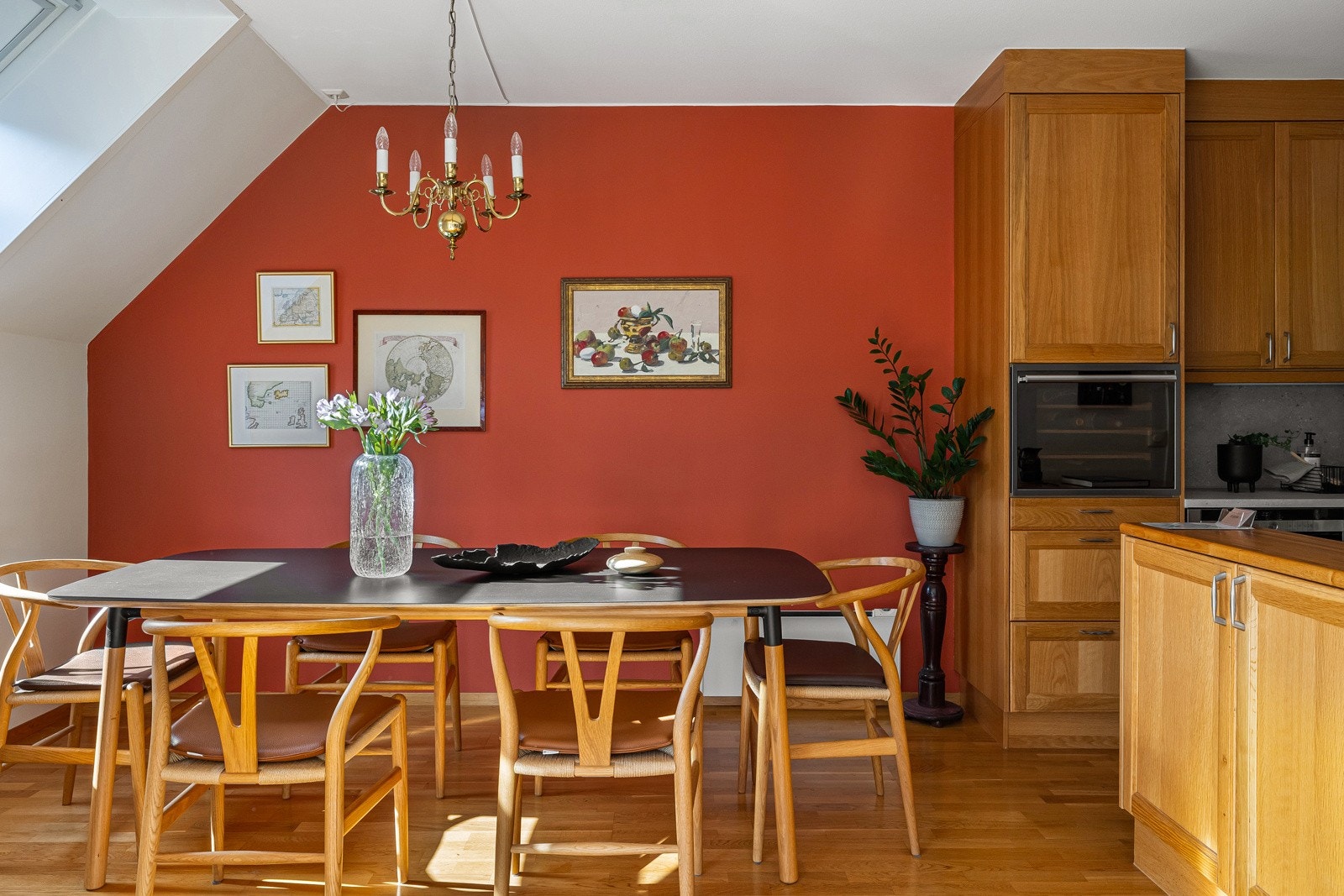 Her kan du invitere mange eller få for å nyte hverandres selskap og et godt måltid. Galleribilde