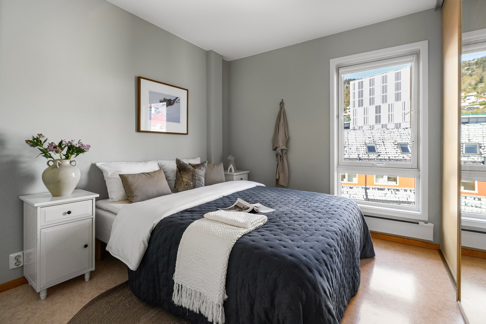 Det første soverommet måler henholdsvis 10,0 kvm. Galleribilde