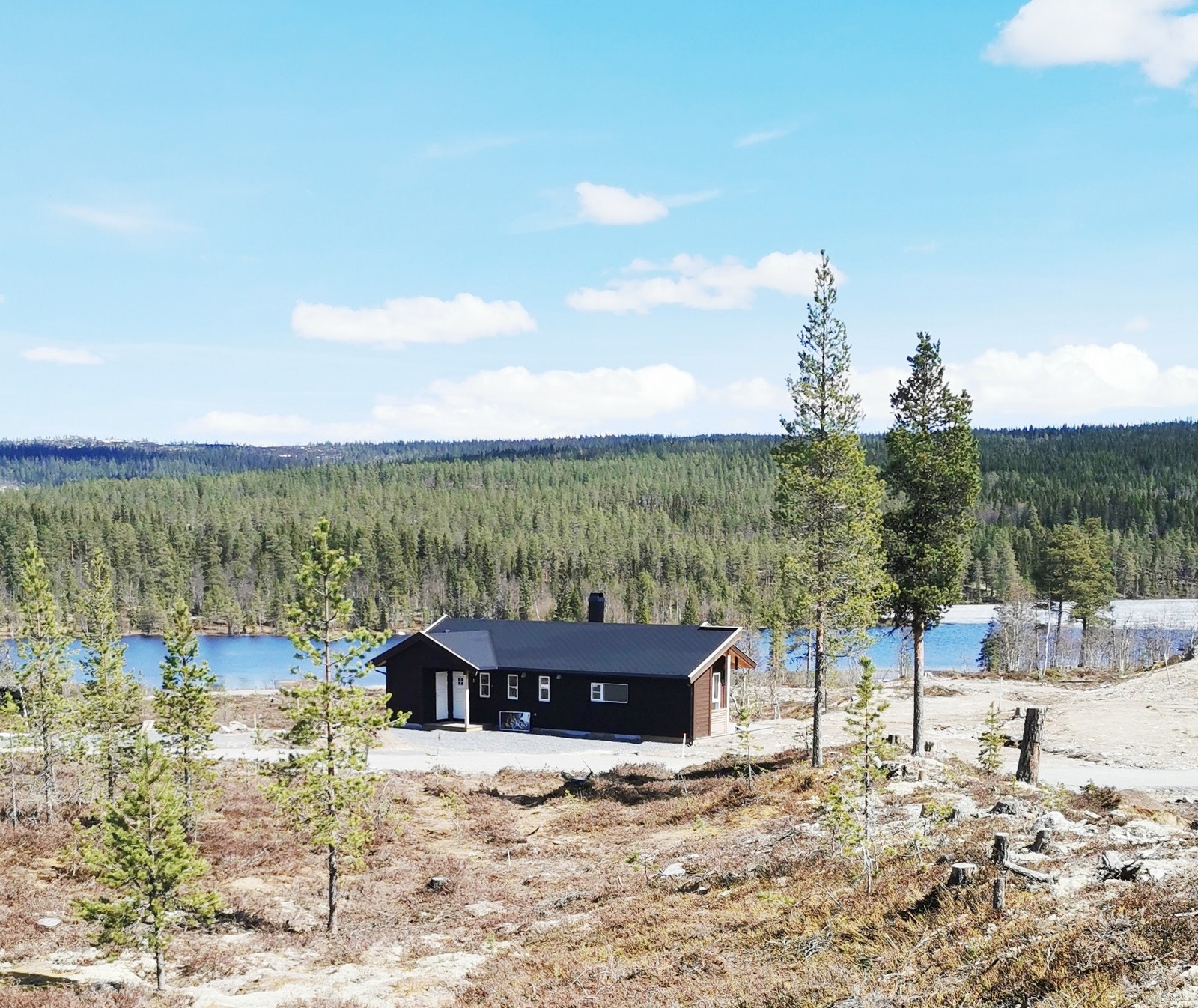 Bekkeblom på tomt 12. Fri utsikt mot Eltsjøen ca 100 meter.
Bilde fra vest. Galleribilde