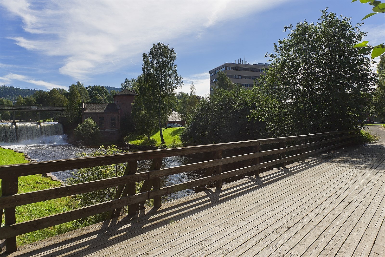 - Brekkedammen ved Frysja er en populær badeplass ved øvre del av Akerselva, med Oslos reneste badevann, som nylig ble rehabilitert av vann- og avløpsetaten - Galleribilde