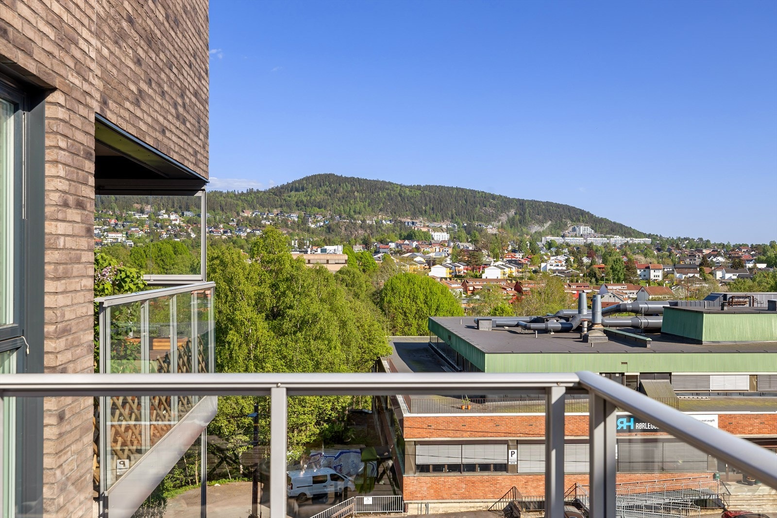 - På balkongen er det mulighet for elektrisk/gassgrill, perfekt for de som liker å grille med et pent utsyn - Galleribilde