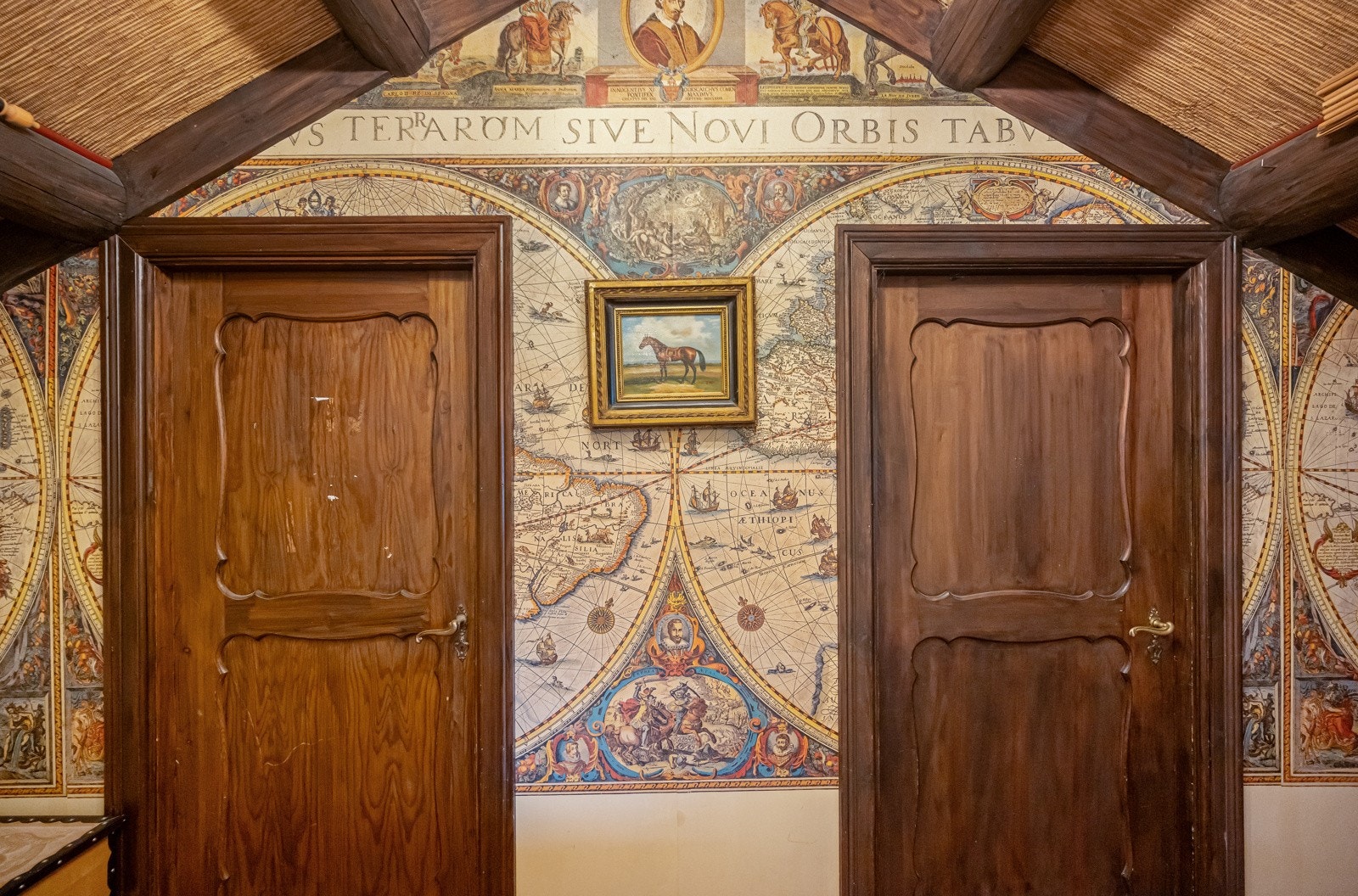 Hall med adkomst til soverom. Galleribilde