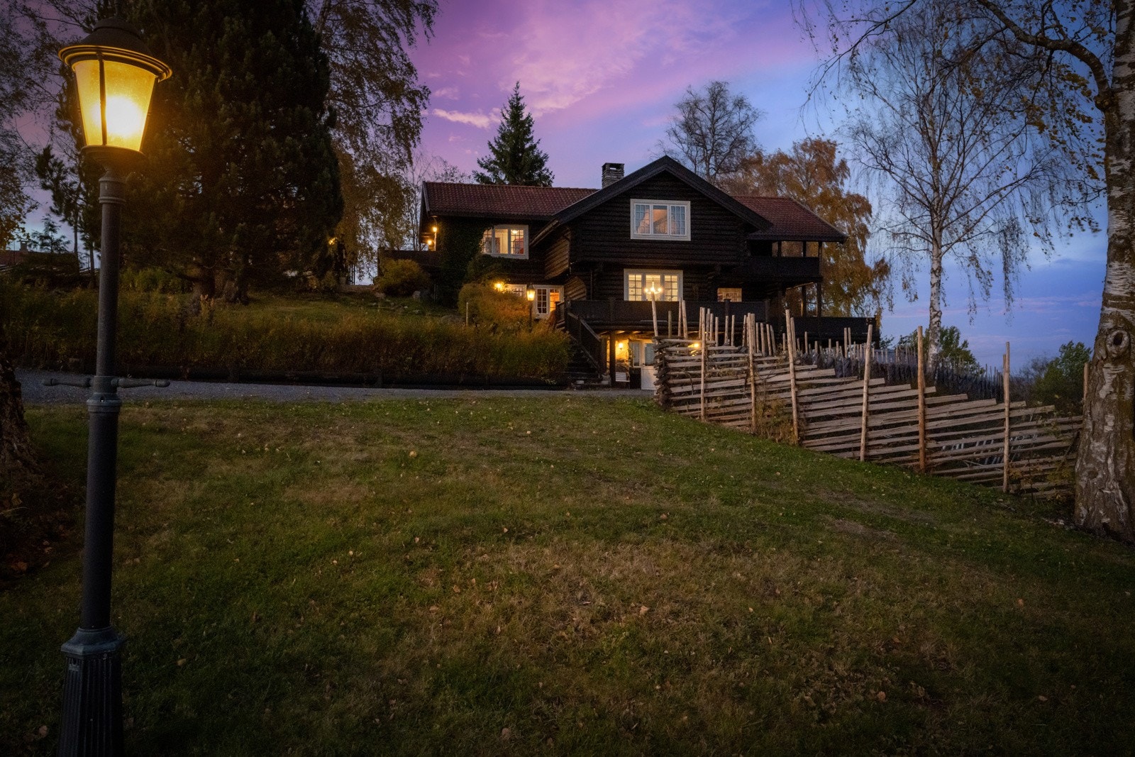 Det er kort vei til marka med milevis av skiløyper og flott turterreng. Galleribilde