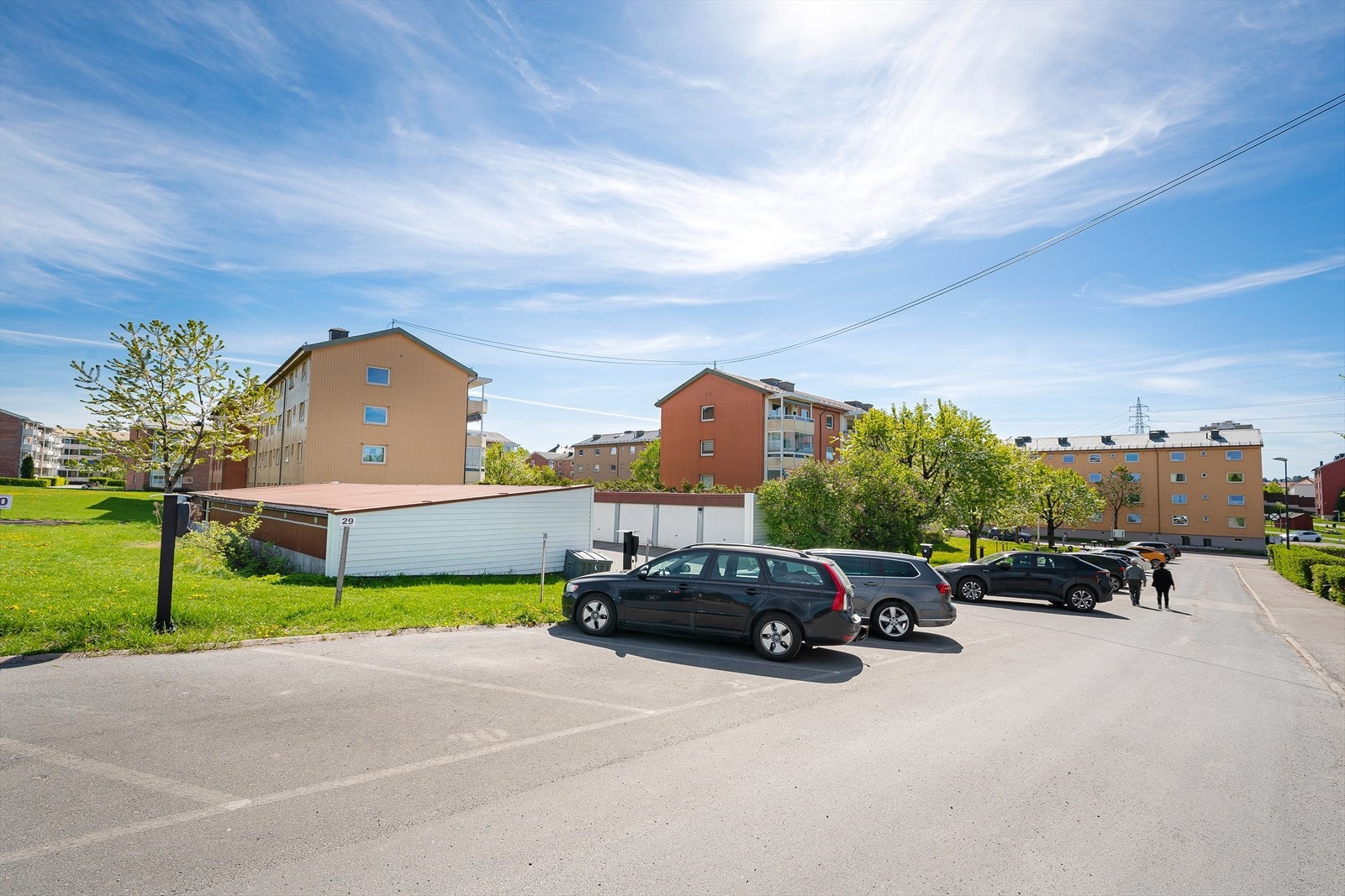 Karl Staaffs vei er en hyggelig og barnevennlig blindgate med flere grøntområder. Galleribilde