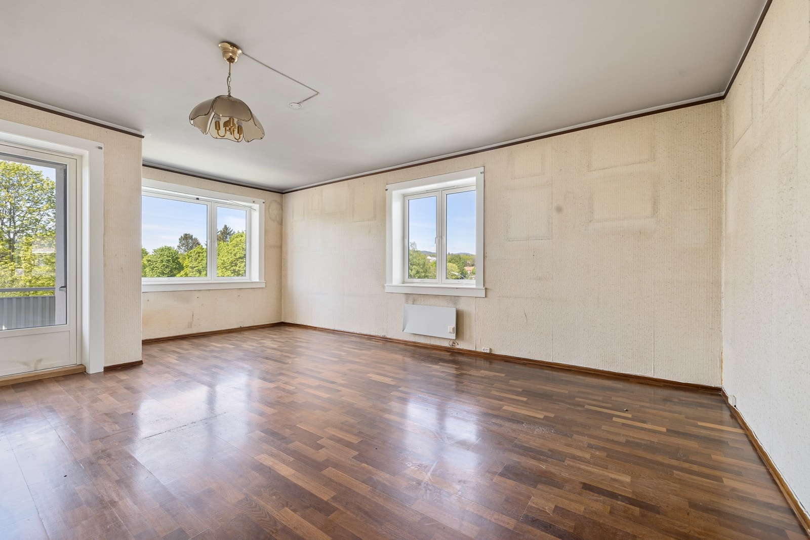 Leiligheten holder eldre standard og må betraktes som et oppussingsobjekt Galleribilde