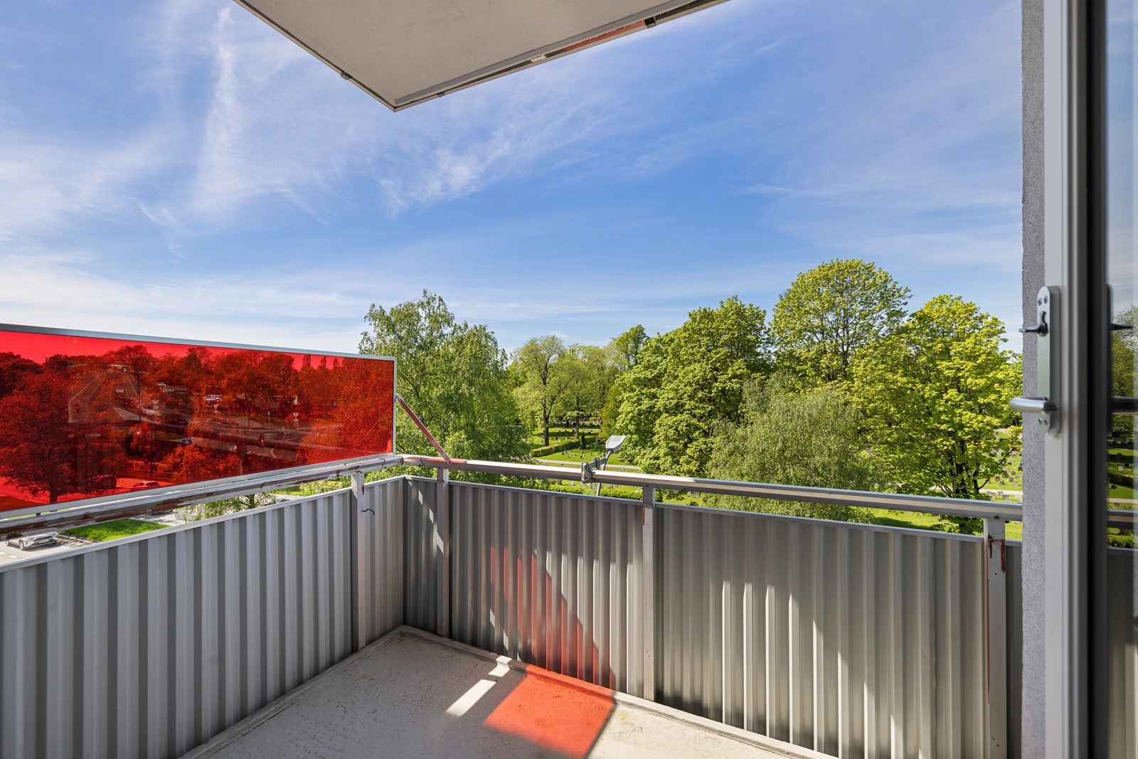 Leiligheten er beliggende i byggets 4. etasje med høyt og fritt utsyn Galleribilde