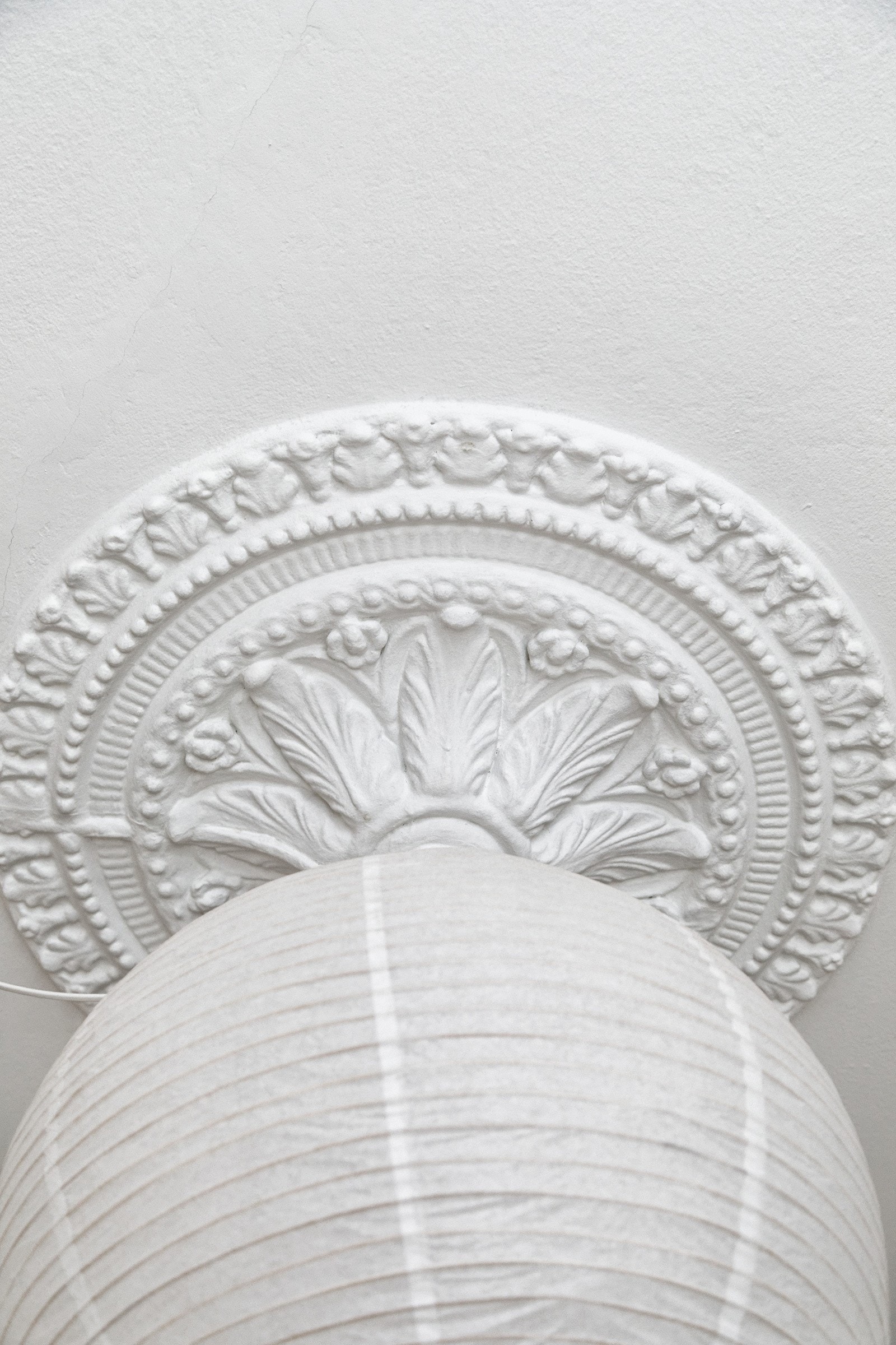 Klassiske detaljer som stukkatur og takrosett Galleribilde