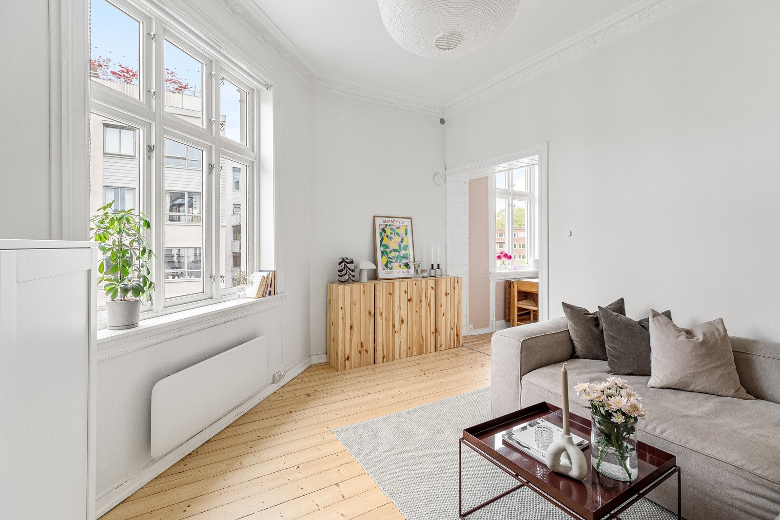 Her bys det på flere etterspurte fasiliteter, hvor det bør nevnes takhøyde på hele 2,95 meter, varmtvann inkludert og klassiske detaljer Galleribilde