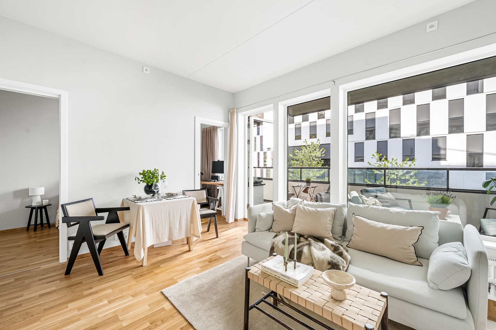 Stuen har en fin utforming og flere møbleringsmuligheter, slik at du enkelt kan møblere etter egne behov. Galleribilde