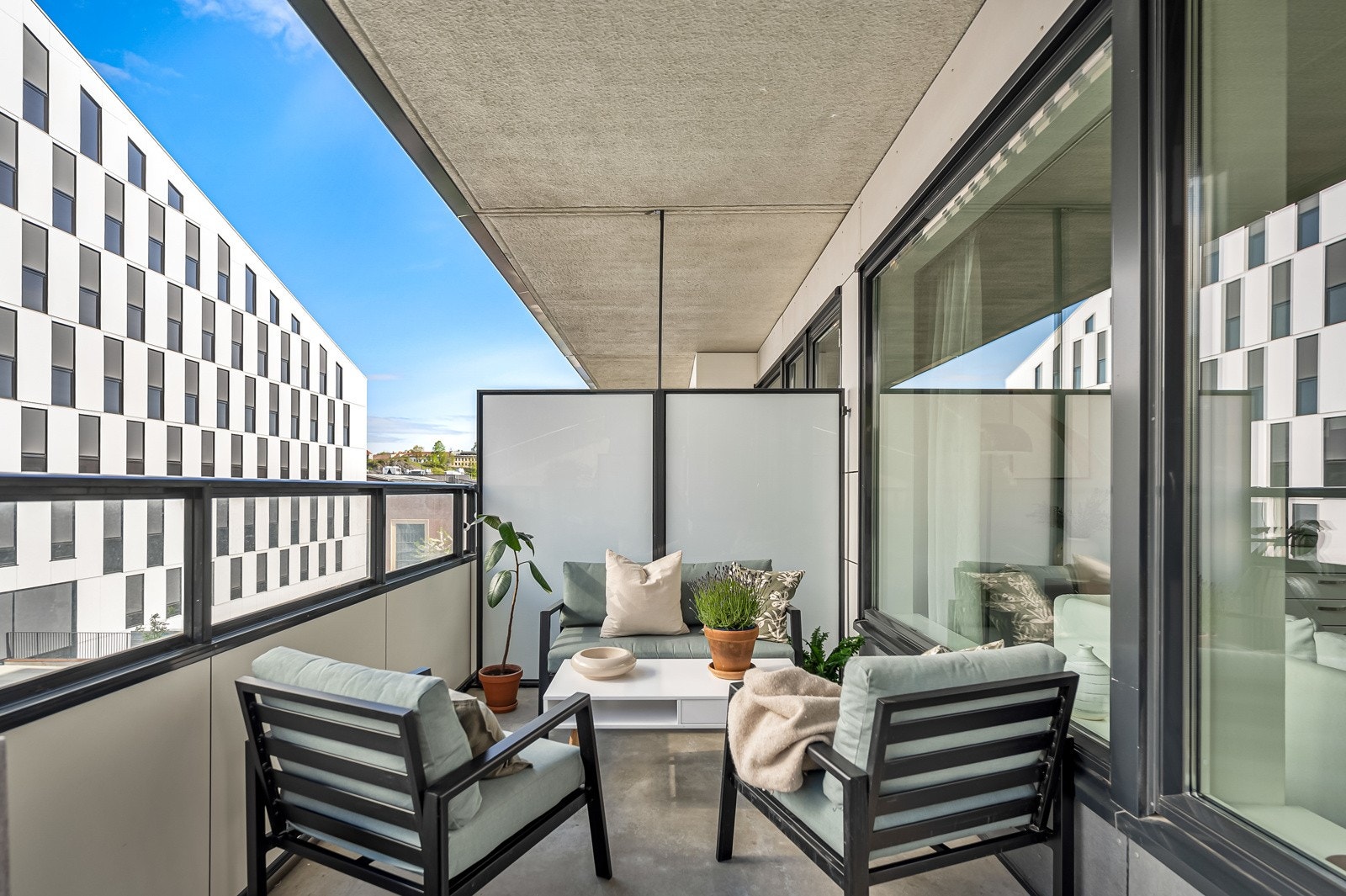 Med på kjøpet får du en stor balkong på hele 14 kvm. Galleribilde