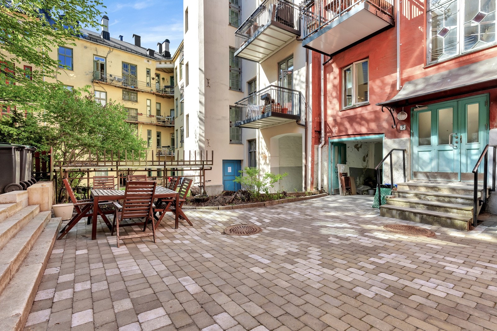 Pent opparbeidet felles bakgård. Galleribilde