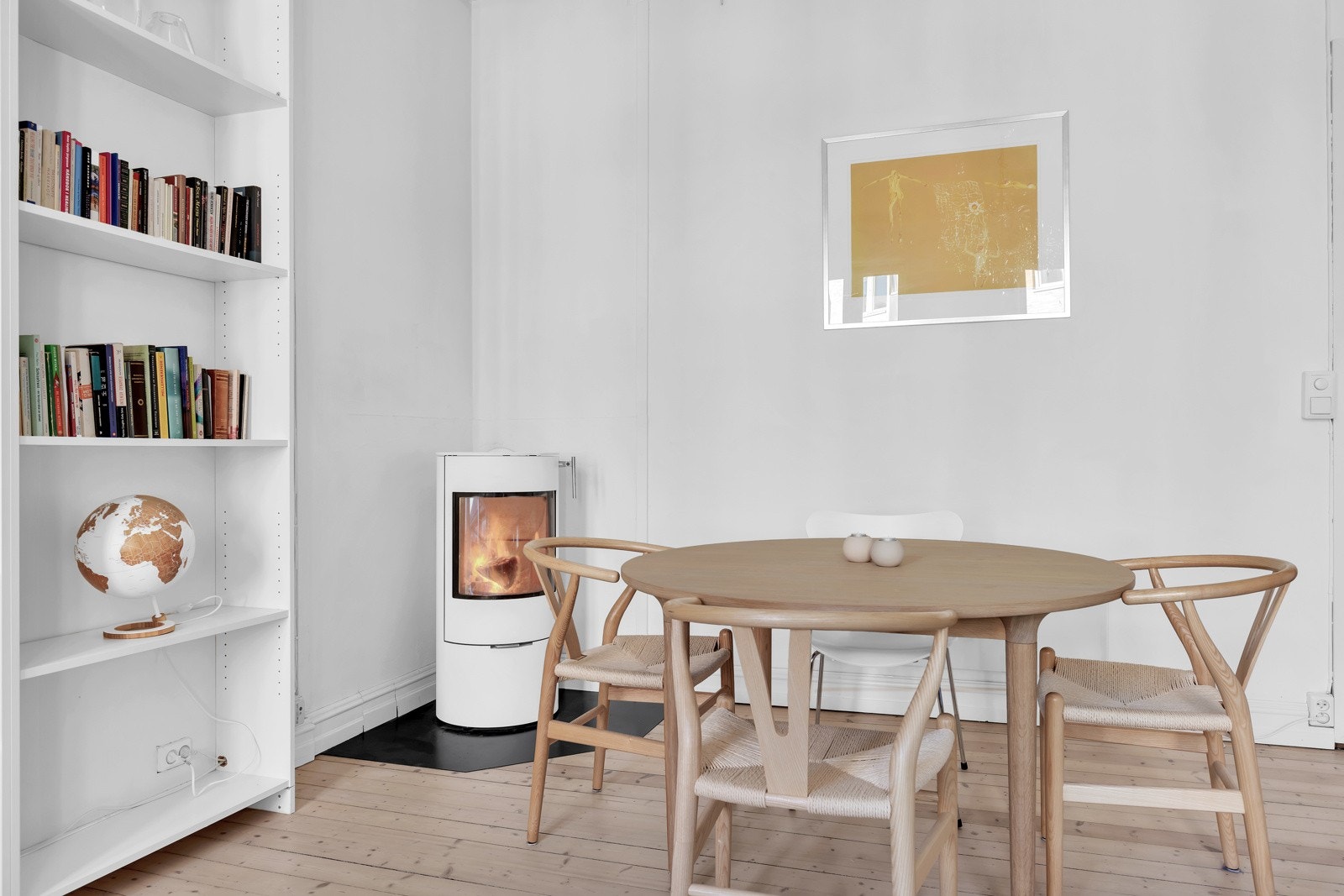 Plass til spisebord i stuen. Galleribilde