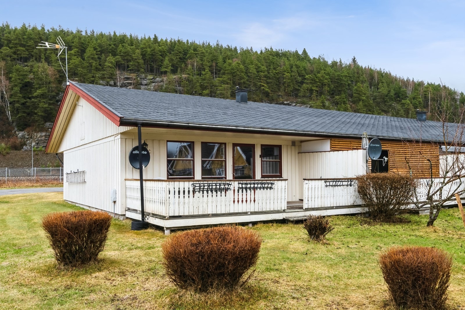 Fra stue er det utgang til terrasse. Galleribilde
