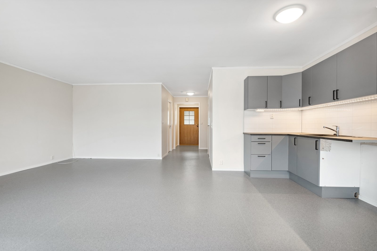 Stue og kjøkken i åpen løsning. Galleribilde