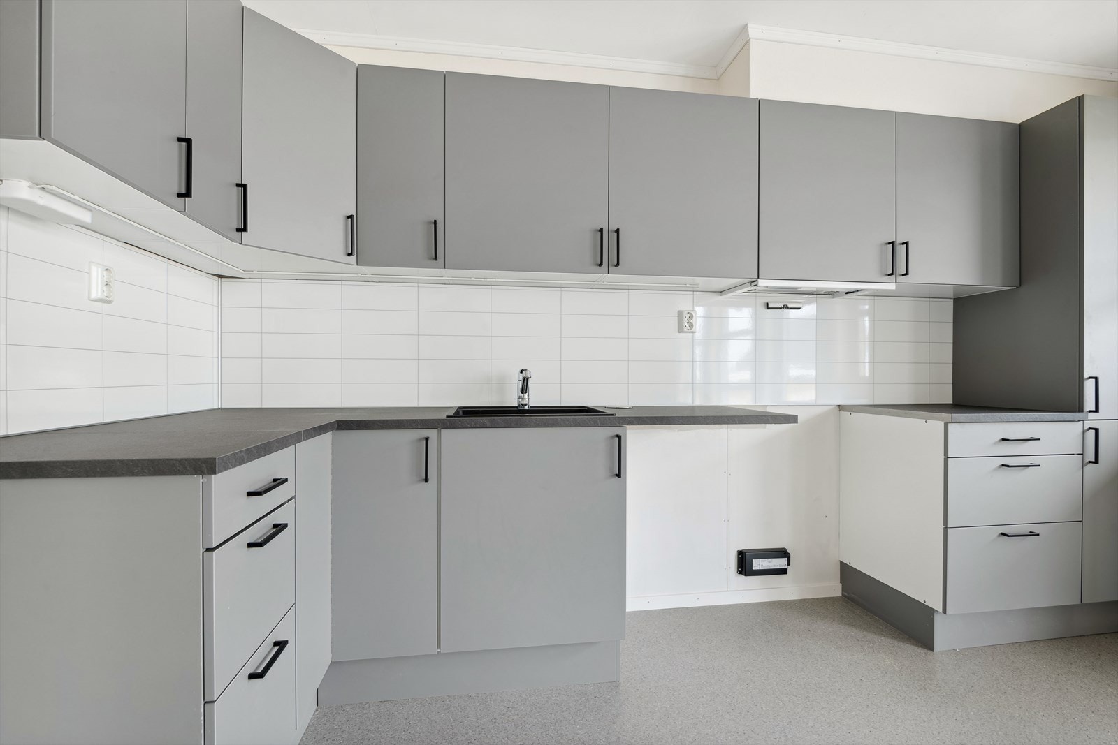 Kjøkkenet har god skapplass. Galleribilde